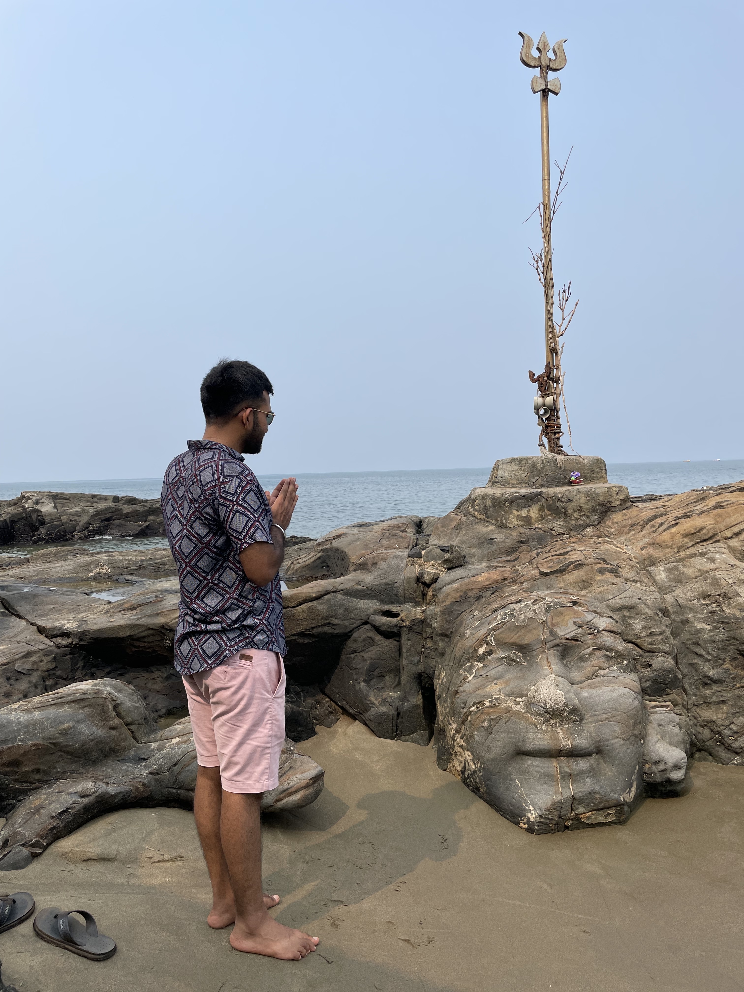 Sanyam Aggarwal praying in front of Shiva&rsquo;s Face at Vagator Beach